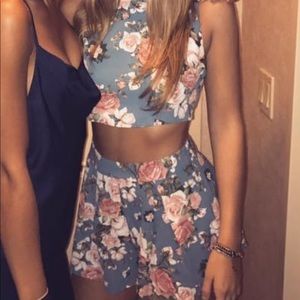 Comfy Windsor flowery set